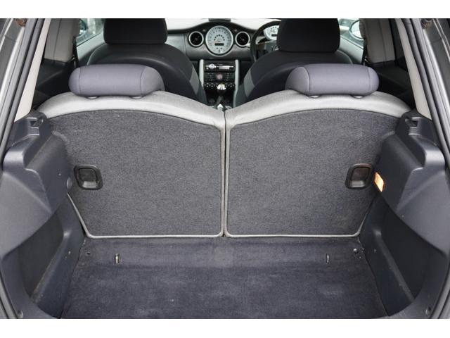 MINI クーパーS withJCWkit・禁煙車・スーパーチャージャー・ガラスルーフ・エアコン・持病修理済・車高調・新品ヘッドライト・グリル加工・パワステ修理・プラグイグニッションコイル交換済・電動ファンリレー交換済(12枚目)