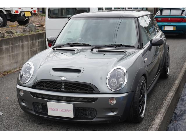 MINI クーパーS withJCWkit・禁煙車・スーパーチャージャー・ガラスルーフ・エアコン・持病修理済・車高調・新品ヘッドライト・グリル加工・パワステ修理・プラグイグニッションコイル交換済・電動ファンリレー交換済(16枚目)