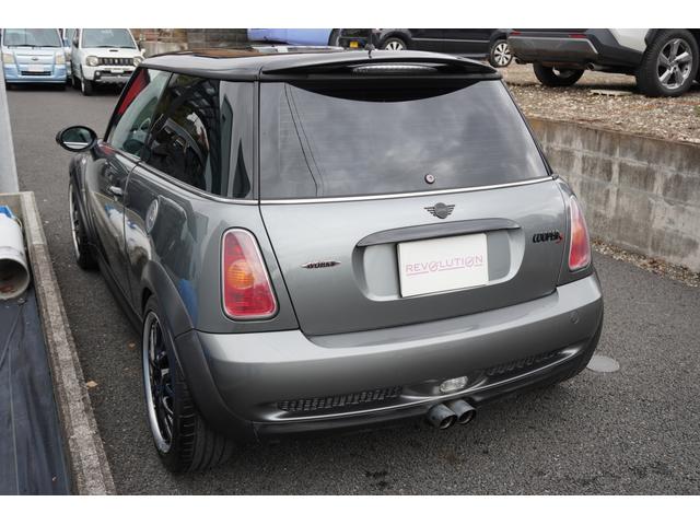 MINI クーパーS withJCWkit・禁煙車・スーパーチャージャー・ガラスルーフ・エアコン・持病修理済・車高調・新品ヘッドライト・グリル加工・パワステ修理・プラグイグニッションコイル交換済・電動ファンリレー交換済(17枚目)