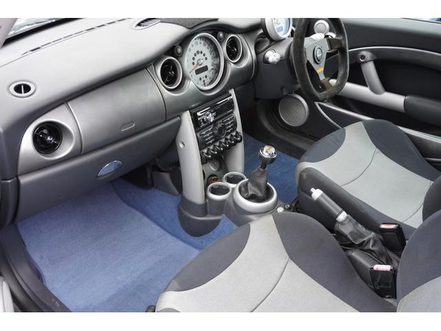 MINI クーパーS withJCWkit・禁煙車・スーパーチャージャー・ガラスルーフ・エアコン・持病修理済・車高調・新品ヘッドライト・グリル加工・パワステ修理・プラグイグニッションコイル交換済・電動ファンリレー交換済(19枚目)