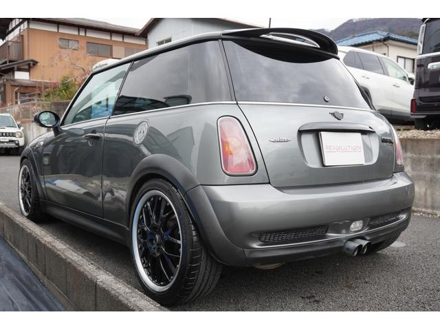 MINI クーパーS withJCWkit・禁煙車・スーパーチャージャー・ガラスルーフ・エアコン・持病修理済・車高調・新品ヘッドライト・グリル加工・パワステ修理・プラグイグニッションコイル交換済・電動ファンリレー交換済(24枚目)