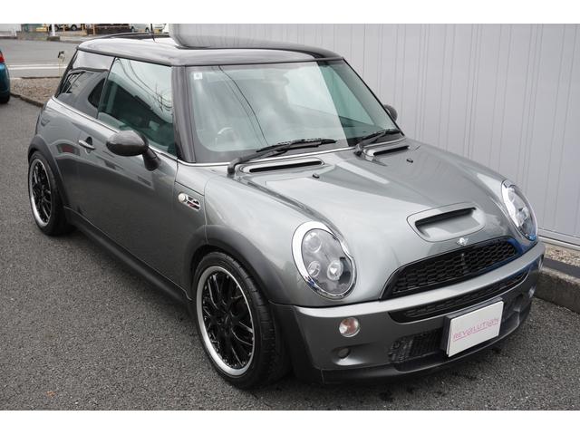 MINI クーパーS withJCWkit・禁煙車・スーパーチャージャー・ガラスルーフ・エアコン・持病修理済・車高調・新品ヘッドライト・グリル加工・パワステ修理・プラグイグニッションコイル交換済・電動ファンリレー交換済(29枚目)