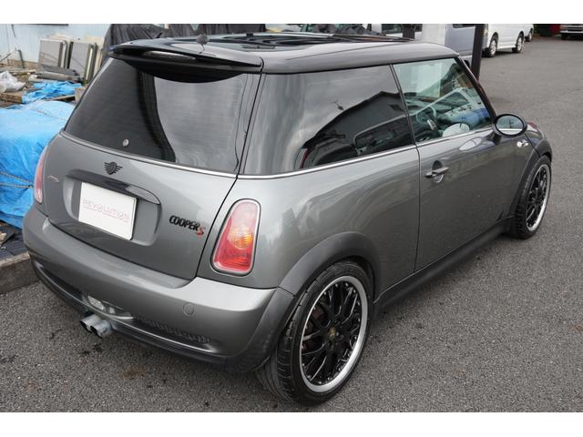 MINI クーパーS withJCWkit・禁煙車・スーパーチャージャー・ガラスルーフ・エアコン・持病修理済・車高調・新品ヘッドライト・グリル加工・パワステ修理・プラグイグニッションコイル交換済・電動ファンリレー交換済(32枚目)