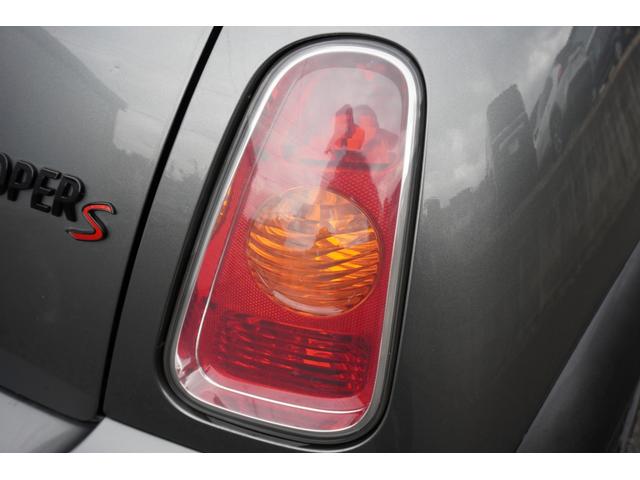 MINI クーパーS withJCWkit・禁煙車・スーパーチャージャー・ガラスルーフ・エアコン・持病修理済・車高調・新品ヘッドライト・グリル加工・パワステ修理・プラグイグニッションコイル交換済・電動ファンリレー交換済(43枚目)