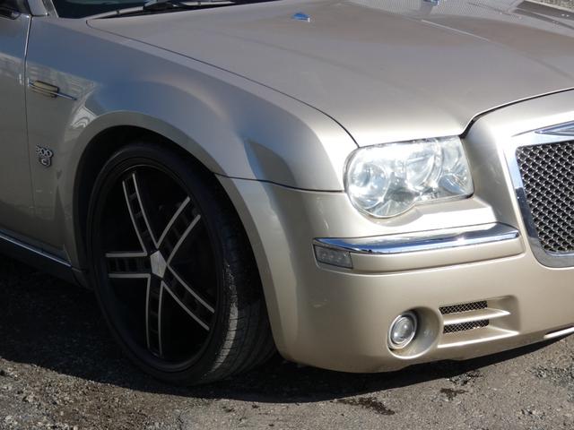 5.7HEMI 本革 キーレス HDDナビ ETC HID フォグ Pシート 社外AW 希少カラー 車検整備付 09保証(7枚目)