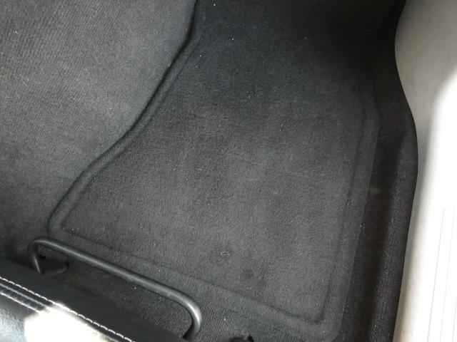 5.7HEMI 本革 キーレス HDDナビ ETC HID フォグ Pシート 社外AW 希少カラー 車検整備付 09保証(70枚目)