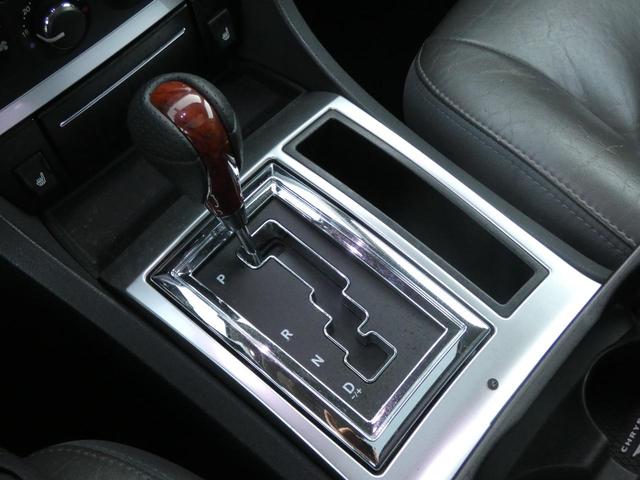 5.7HEMI 本革 サンルーフ キーレス BOSTONスピーカー ジオバンナAW SDナビ ワンセグ LED フォグ ETC クルコン HEMIエンジン 車検整備付 09保証(62枚目)
