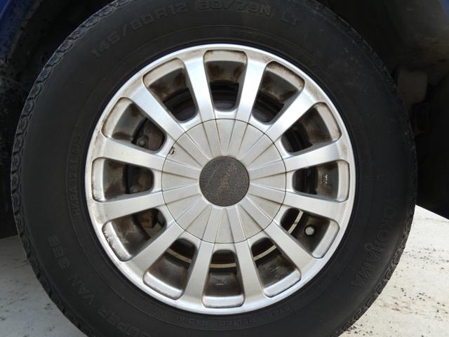 ハイゼットカーゴ DX パワーステアリング パワーウインドウ マニュアルエアコン 両側スライドドア 純正ラジオオーディオ ハロゲンヘッドライト 社外AW ドアバイザー フロアマット 車検整備 09保証(14枚目)