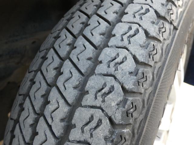 ハイゼットカーゴ DX パワーステアリング パワーウインドウ マニュアルエアコン 両側スライドドア 純正ラジオオーディオ ハロゲンヘッドライト 社外AW ドアバイザー フロアマット 車検整備 09保証(15枚目)