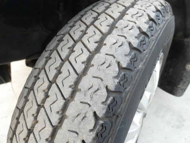 ハイゼットカーゴ DX パワーステアリング パワーウインドウ マニュアルエアコン 両側スライドドア 純正ラジオオーディオ ハロゲンヘッドライト 社外AW ドアバイザー フロアマット 車検整備 09保証(20枚目)