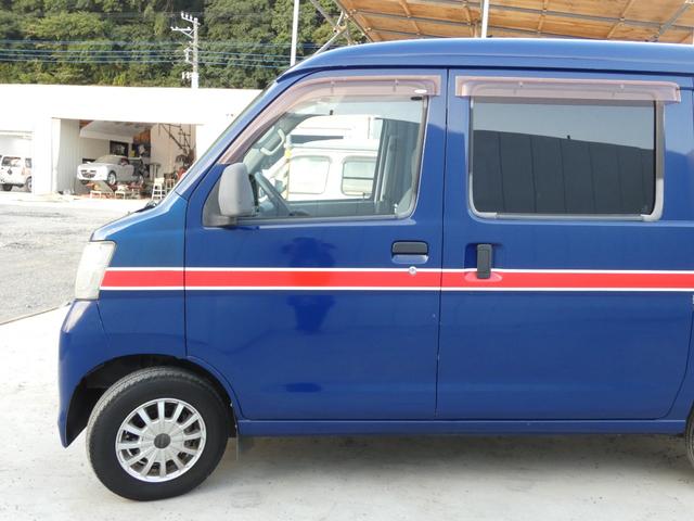 ハイゼットカーゴ DX パワーステアリング パワーウインドウ マニュアルエアコン 両側スライドドア 純正ラジオオーディオ ハロゲンヘッドライト 社外AW ドアバイザー フロアマット 車検整備 09保証(23枚目)