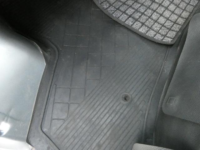 ハイゼットカーゴ DX パワーステアリング パワーウインドウ マニュアルエアコン 両側スライドドア 純正ラジオオーディオ ハロゲンヘッドライト 社外AW ドアバイザー フロアマット 車検整備 09保証(29枚目)