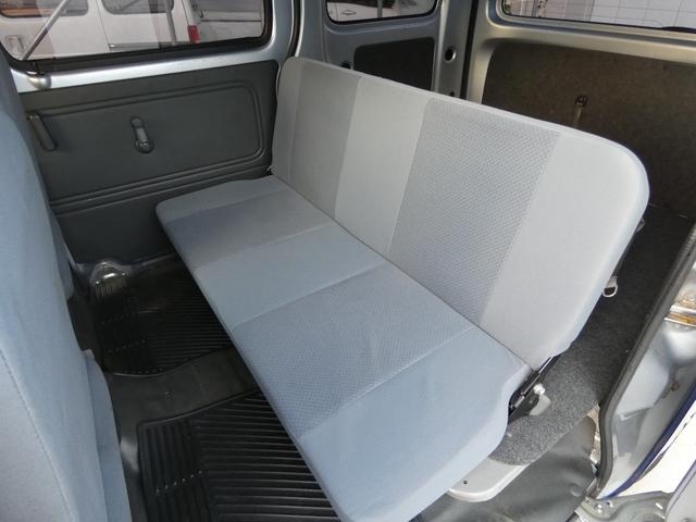 ハイゼットカーゴ DX パワーステアリング パワーウインドウ マニュアルエアコン 両側スライドドア 純正ラジオオーディオ ハロゲンヘッドライト 社外AW ドアバイザー フロアマット 車検整備 09保証(32枚目)