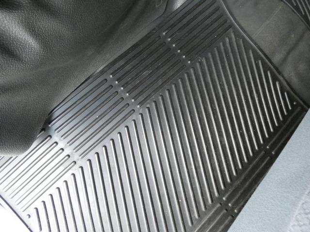 ハイゼットカーゴ DX パワーステアリング パワーウインドウ マニュアルエアコン 両側スライドドア 純正ラジオオーディオ ハロゲンヘッドライト 社外AW ドアバイザー フロアマット 車検整備 09保証(34枚目)