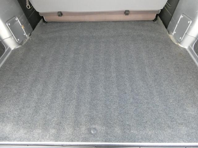 ハイゼットカーゴ DX パワーステアリング パワーウインドウ マニュアルエアコン 両側スライドドア 純正ラジオオーディオ ハロゲンヘッドライト 社外AW ドアバイザー フロアマット 車検整備 09保証(41枚目)