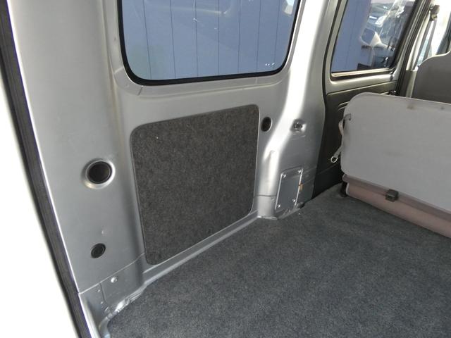 ハイゼットカーゴ DX パワーステアリング パワーウインドウ マニュアルエアコン 両側スライドドア 純正ラジオオーディオ ハロゲンヘッドライト 社外AW ドアバイザー フロアマット 車検整備 09保証(42枚目)