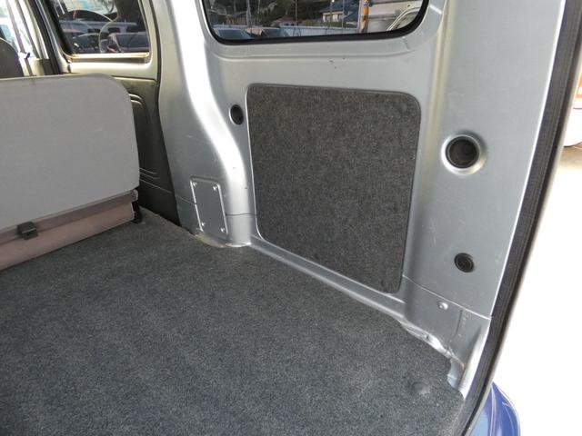 ハイゼットカーゴ DX パワーステアリング パワーウインドウ マニュアルエアコン 両側スライドドア 純正ラジオオーディオ ハロゲンヘッドライト 社外AW ドアバイザー フロアマット 車検整備 09保証(43枚目)
