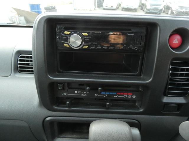 ハイゼットカーゴ DX パワーステアリング パワーウインドウ マニュアルエアコン 両側スライドドア 純正ラジオオーディオ ハロゲンヘッドライト 社外AW ドアバイザー フロアマット 車検整備 09保証(64枚目)