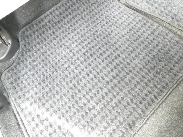 プリウス Ｓ　スマートキー　プッシュスタート　純正ＣＤオーディオ　キセノンヘッドライト　オートライト　クルーズコントロール　ステアリングリモコン　ウインカーミラー　ドアバイザー　フロアマット　純正ＡＷ　車検整備（40枚目）