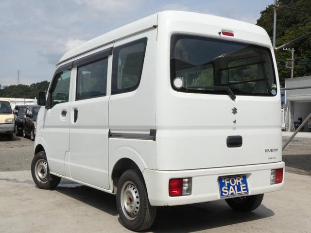 エブリイ PA パワーステアリング マニュアルエアコン トラクションコントロール ハロゲンヘッドライト ヘッドライトレベライザー MTモード 純正ラジオオーディオ ドアバイザー フロアマット 車検整備(6枚目)