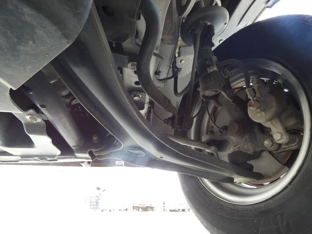 エブリイ PA パワーステアリング マニュアルエアコン トラクションコントロール ハロゲンヘッドライト ヘッドライトレベライザー MTモード 純正ラジオオーディオ ドアバイザー フロアマット 車検整備(12枚目)