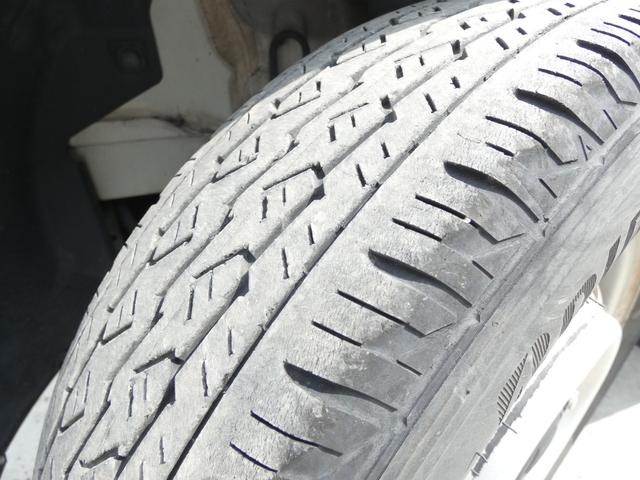 エブリイ PA パワーステアリング マニュアルエアコン トラクションコントロール ハロゲンヘッドライト ヘッドライトレベライザー MTモード 純正ラジオオーディオ ドアバイザー フロアマット 車検整備(20枚目)