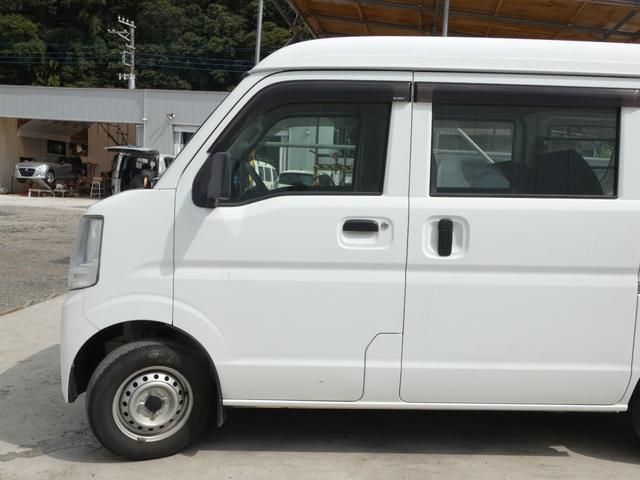 エブリイ PA パワーステアリング マニュアルエアコン トラクションコントロール ハロゲンヘッドライト ヘッドライトレベライザー MTモード 純正ラジオオーディオ ドアバイザー フロアマット 車検整備(23枚目)