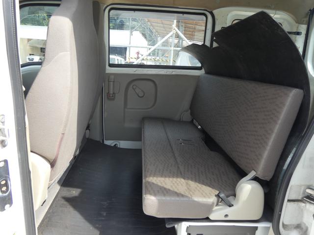 エブリイ PA パワーステアリング マニュアルエアコン トラクションコントロール ハロゲンヘッドライト ヘッドライトレベライザー MTモード 純正ラジオオーディオ ドアバイザー フロアマット 車検整備(31枚目)