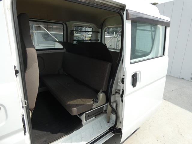 エブリイ PA パワーステアリング マニュアルエアコン トラクションコントロール ハロゲンヘッドライト ヘッドライトレベライザー MTモード 純正ラジオオーディオ ドアバイザー フロアマット 車検整備(32枚目)