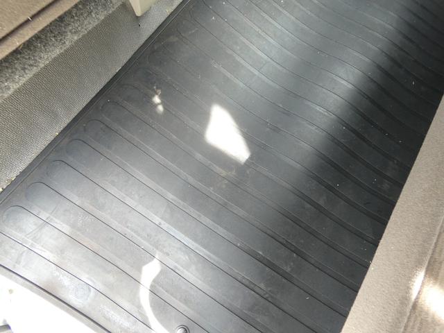 エブリイ PA パワーステアリング マニュアルエアコン トラクションコントロール ハロゲンヘッドライト ヘッドライトレベライザー MTモード 純正ラジオオーディオ ドアバイザー フロアマット 車検整備(35枚目)