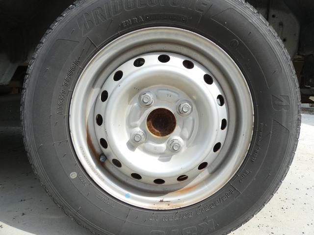 エブリイ PA パワーステアリング マニュアルエアコン トラクションコントロール ハロゲンヘッドライト ヘッドライトレベライザー MTモード 純正ラジオオーディオ ドアバイザー フロアマット 車検整備(36枚目)