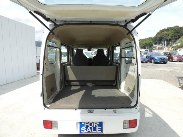 エブリイ PA パワーステアリング マニュアルエアコン トラクションコントロール ハロゲンヘッドライト ヘッドライトレベライザー MTモード 純正ラジオオーディオ ドアバイザー フロアマット 車検整備(40枚目)