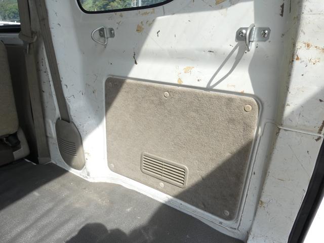 エブリイ PA パワーステアリング マニュアルエアコン トラクションコントロール ハロゲンヘッドライト ヘッドライトレベライザー MTモード 純正ラジオオーディオ ドアバイザー フロアマット 車検整備(42枚目)