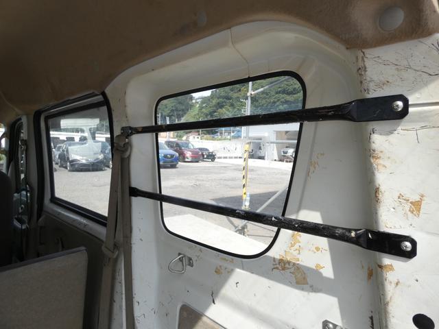 エブリイ PA パワーステアリング マニュアルエアコン トラクションコントロール ハロゲンヘッドライト ヘッドライトレベライザー MTモード 純正ラジオオーディオ ドアバイザー フロアマット 車検整備(44枚目)