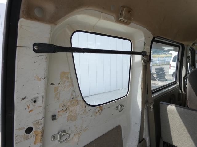 エブリイ PA パワーステアリング マニュアルエアコン トラクションコントロール ハロゲンヘッドライト ヘッドライトレベライザー MTモード 純正ラジオオーディオ ドアバイザー フロアマット 車検整備(45枚目)