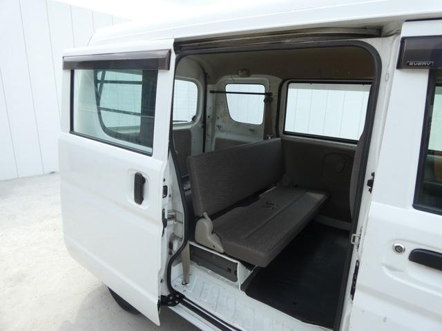 エブリイ PA パワーステアリング マニュアルエアコン トラクションコントロール ハロゲンヘッドライト ヘッドライトレベライザー MTモード 純正ラジオオーディオ ドアバイザー フロアマット 車検整備(53枚目)