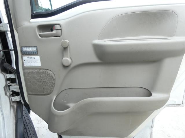 エブリイ PA パワーステアリング マニュアルエアコン トラクションコントロール ハロゲンヘッドライト ヘッドライトレベライザー MTモード 純正ラジオオーディオ ドアバイザー フロアマット 車検整備(59枚目)