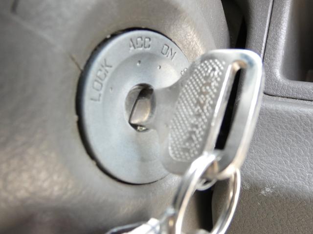 エブリイ PA パワーステアリング マニュアルエアコン トラクションコントロール ハロゲンヘッドライト ヘッドライトレベライザー MTモード 純正ラジオオーディオ ドアバイザー フロアマット 車検整備(64枚目)