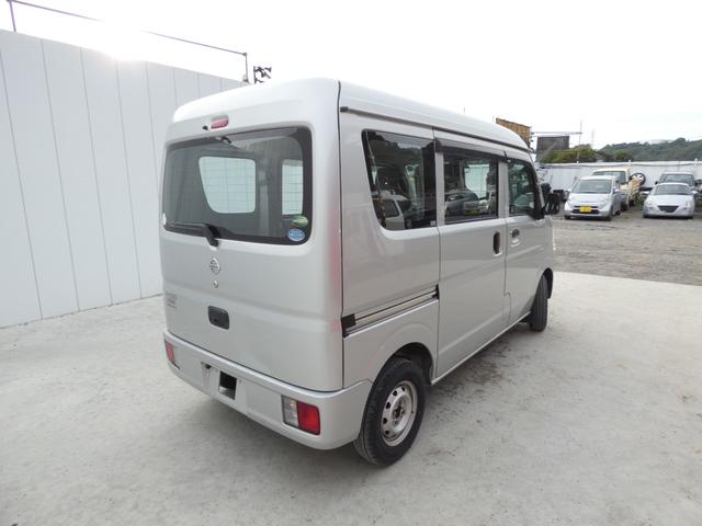 NV100クリッパーバン DX リモコンキー パワーステアリング ハロゲンヘッドライト ヘッドライトレベライザー マニュアルエアコン メモリーナビ トラクションコントロール MTモード 両側スライドドア ドアバイザー 車検整備(8枚目)