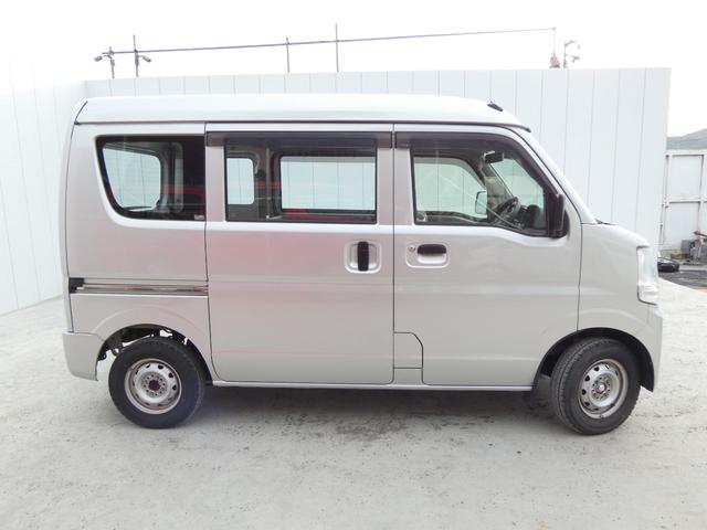 NV100クリッパーバン DX リモコンキー パワーステアリング ハロゲンヘッドライト ヘッドライトレベライザー マニュアルエアコン メモリーナビ トラクションコントロール MTモード 両側スライドドア ドアバイザー 車検整備(9枚目)