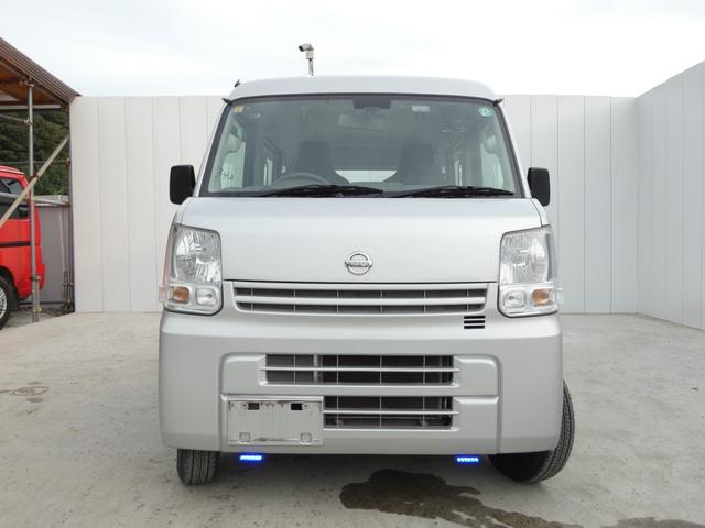 NV100クリッパーバン DX リモコンキー パワーステアリング ハロゲンヘッドライト ヘッドライトレベライザー マニュアルエアコン メモリーナビ トラクションコントロール MTモード 両側スライドドア ドアバイザー 車検整備(13枚目)