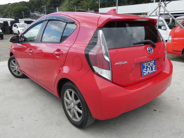 アクア S スマートキー プッシュスタート SDナビ バックカメラ ハロゲンヘッドライト ヘッドライトレベライザー クルーズコントロール ステアリングリモコン トラクションコントロール ウインカーミラー 社外AW(6枚目)