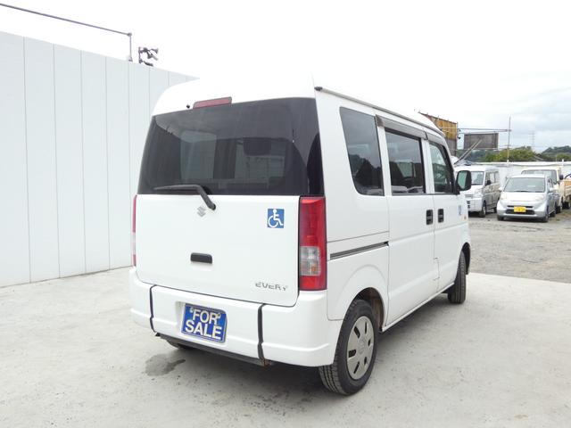 エブリイワゴン 　車いす移動車　後部電動固定　リモコンキー　パワーウインドウ　ハロゲンヘッドライト　ヘッドライトレベライザー　純正ラジオオーディオ　両側スライドドア　マニュアルエアコン　ドアバイザー　フロアマット（8枚目）
