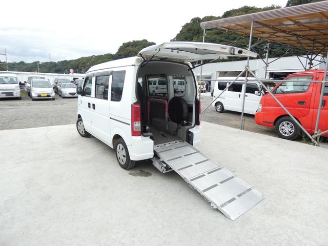 エブリイワゴン 　車いす移動車　後部電動固定　リモコンキー　パワーウインドウ　ハロゲンヘッドライト　ヘッドライトレベライザー　純正ラジオオーディオ　両側スライドドア　マニュアルエアコン　ドアバイザー　フロアマット（9枚目）