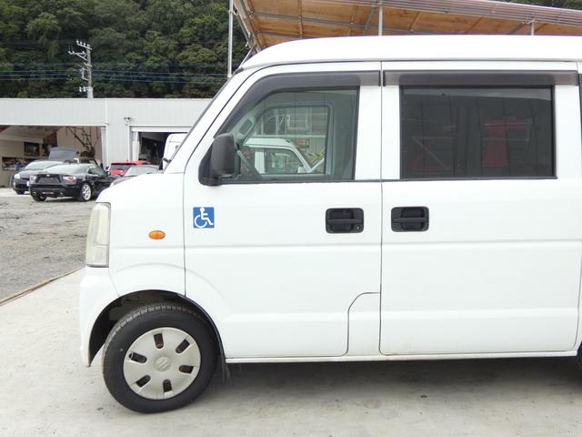 エブリイワゴン 　車いす移動車　後部電動固定　リモコンキー　パワーウインドウ　ハロゲンヘッドライト　ヘッドライトレベライザー　純正ラジオオーディオ　両側スライドドア　マニュアルエアコン　ドアバイザー　フロアマット（31枚目）