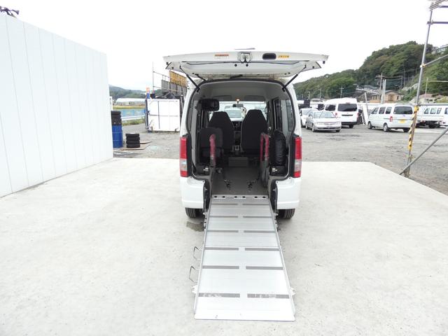 エブリイワゴン 　車いす移動車　後部電動固定　リモコンキー　パワーウインドウ　ハロゲンヘッドライト　ヘッドライトレベライザー　純正ラジオオーディオ　両側スライドドア　マニュアルエアコン　ドアバイザー　フロアマット（47枚目）