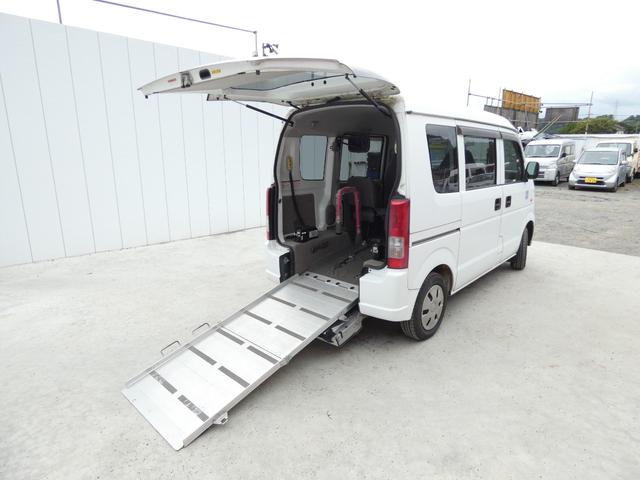 エブリイワゴン 　車いす移動車　後部電動固定　リモコンキー　パワーウインドウ　ハロゲンヘッドライト　ヘッドライトレベライザー　純正ラジオオーディオ　両側スライドドア　マニュアルエアコン　ドアバイザー　フロアマット（48枚目）