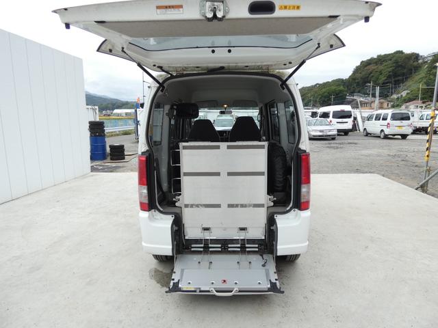 エブリイワゴン 　車いす移動車　後部電動固定　リモコンキー　パワーウインドウ　ハロゲンヘッドライト　ヘッドライトレベライザー　純正ラジオオーディオ　両側スライドドア　マニュアルエアコン　ドアバイザー　フロアマット（56枚目）