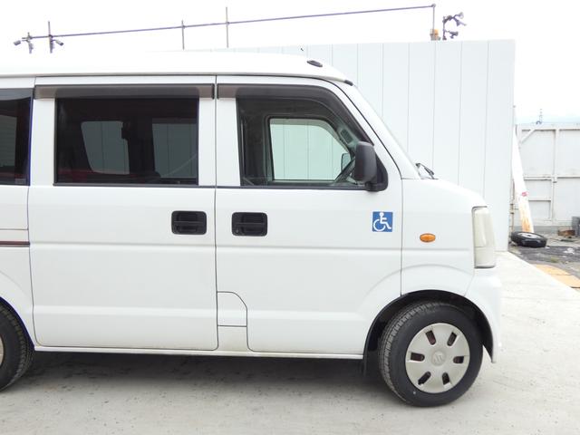 エブリイワゴン 　車いす移動車　後部電動固定　リモコンキー　パワーウインドウ　ハロゲンヘッドライト　ヘッドライトレベライザー　純正ラジオオーディオ　両側スライドドア　マニュアルエアコン　ドアバイザー　フロアマット（61枚目）