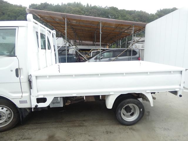 ボンゴトラック 　ベース　パワーステアリング　パワーウインドウ　ハロゲンヘッドライト　ヘッドライトレベライザー　純正ラジオオーディオ　マニュアルエアコン　リアダブルタイヤ　積載８５０　３方開　フロアマット　車検整備（31枚目）